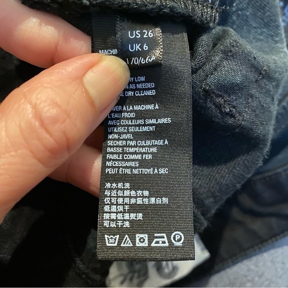 WE THE FREE Women Black Raw Hem Jean Shorts Size 26 - Picture 7 of 9